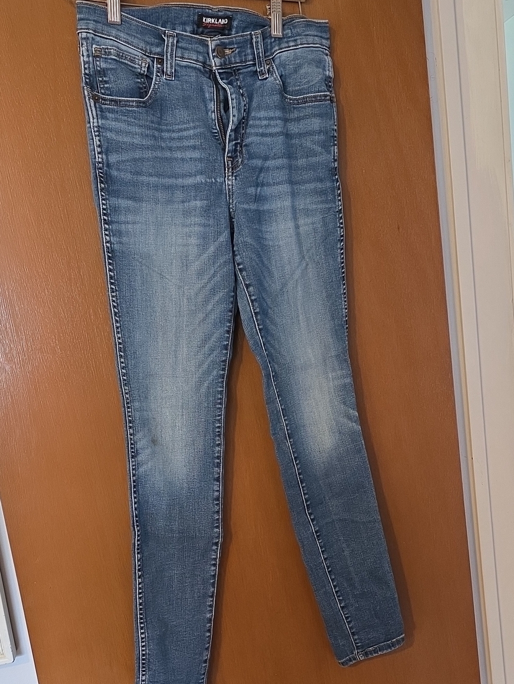 Kirkland Signature Women's Light-Mid Wash Skinny Jeans